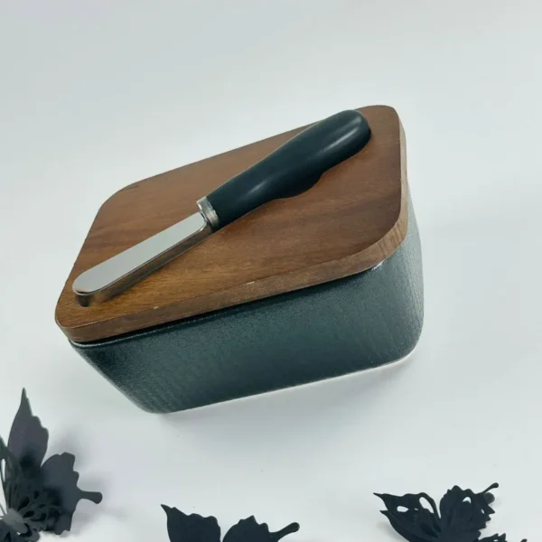 235-026 Масленка 14см с крышкой и ножом BLACKWOOD в под.уп.(х24) Фарфор